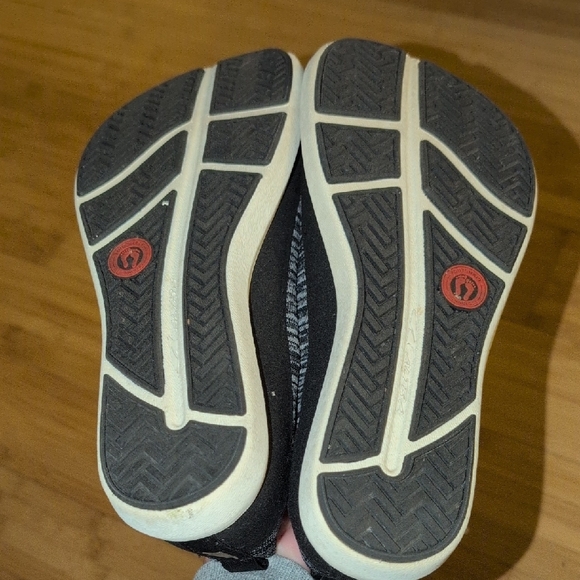 Altra Vali Black and Gray Women's Sneakers - Picture 4 of 4